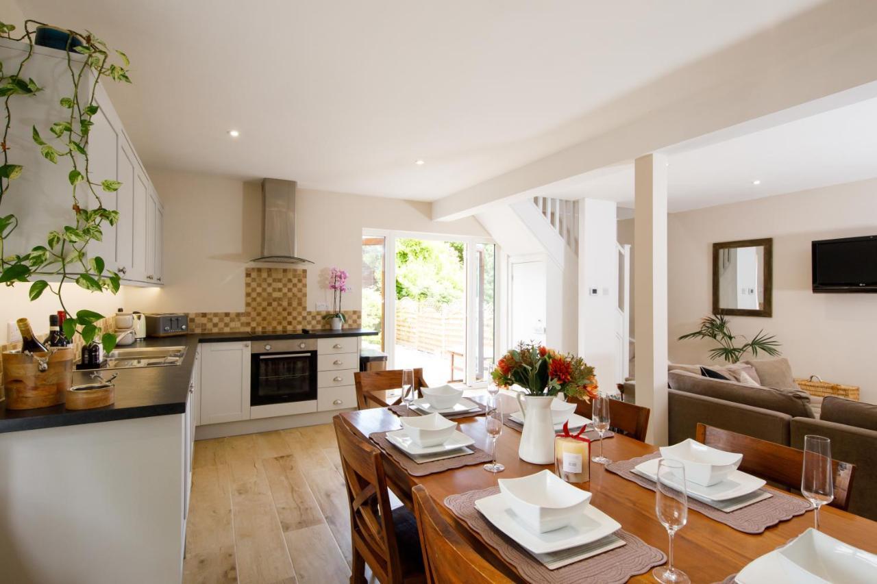 'Orchard Croft Lodge - Chichester', Book-Direct, New Home 1,367 Sq' Ft' , Can Sleep 8 On Request , Split & Link 'Super King' Size Beds, Free Wi-Fi, Sky Tv & Sky Sports, 9 - Minutes From West Wittering Beach, Very Quiet Location, Dog Friendly Esterno foto