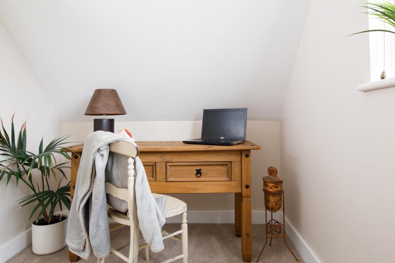 'Orchard Croft Lodge - Chichester', Book-Direct, New Home 1,367 Sq' Ft' , Can Sleep 8 On Request , Split & Link 'Super King' Size Beds, Free Wi-Fi, Sky Tv & Sky Sports, 9 - Minutes From West Wittering Beach, Very Quiet Location, Dog Friendly Esterno foto