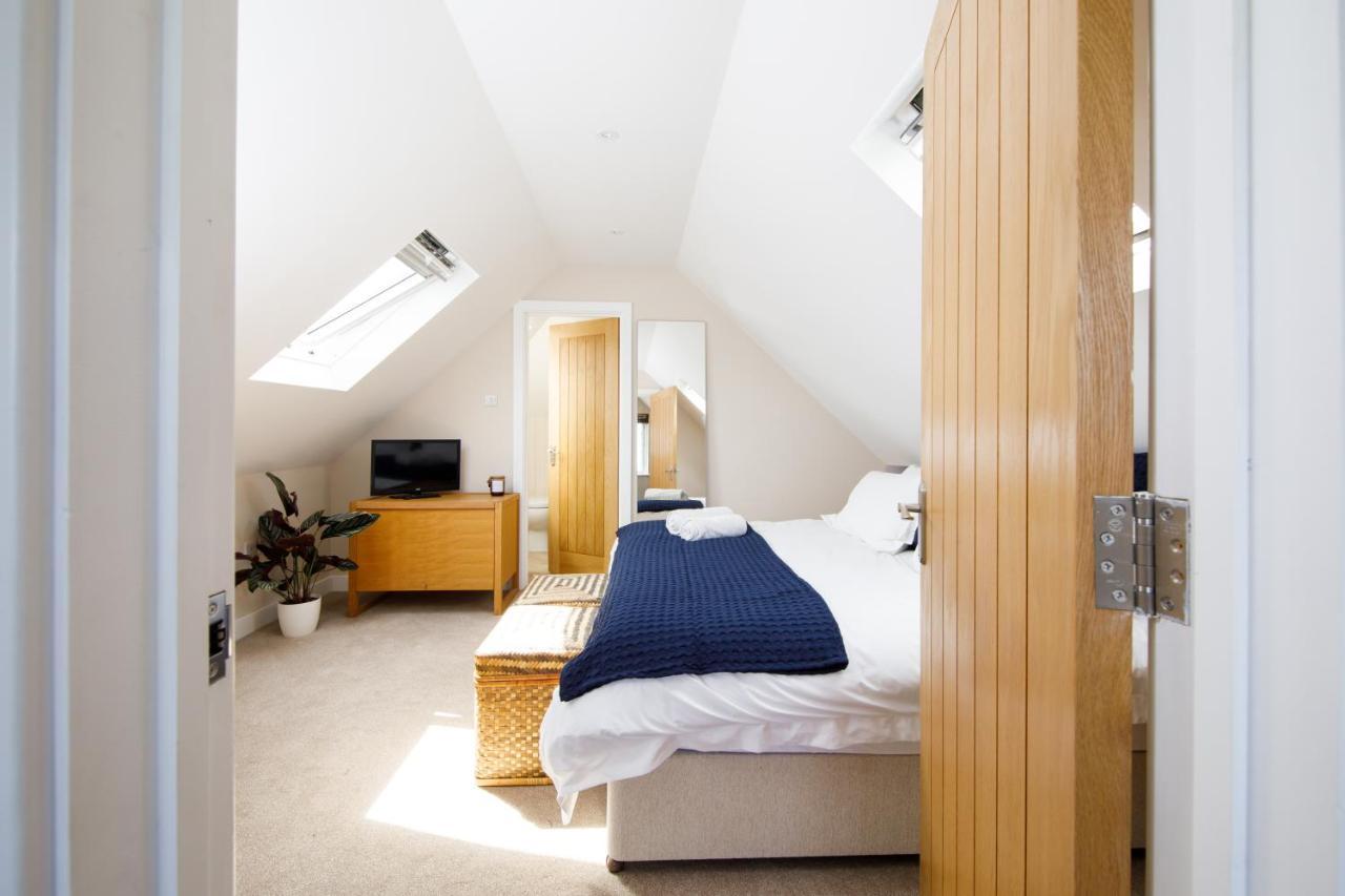 'Orchard Croft Lodge - Chichester', Book-Direct, New Home 1,367 Sq' Ft' , Can Sleep 8 On Request , Split & Link 'Super King' Size Beds, Free Wi-Fi, Sky Tv & Sky Sports, 9 - Minutes From West Wittering Beach, Very Quiet Location, Dog Friendly Esterno foto