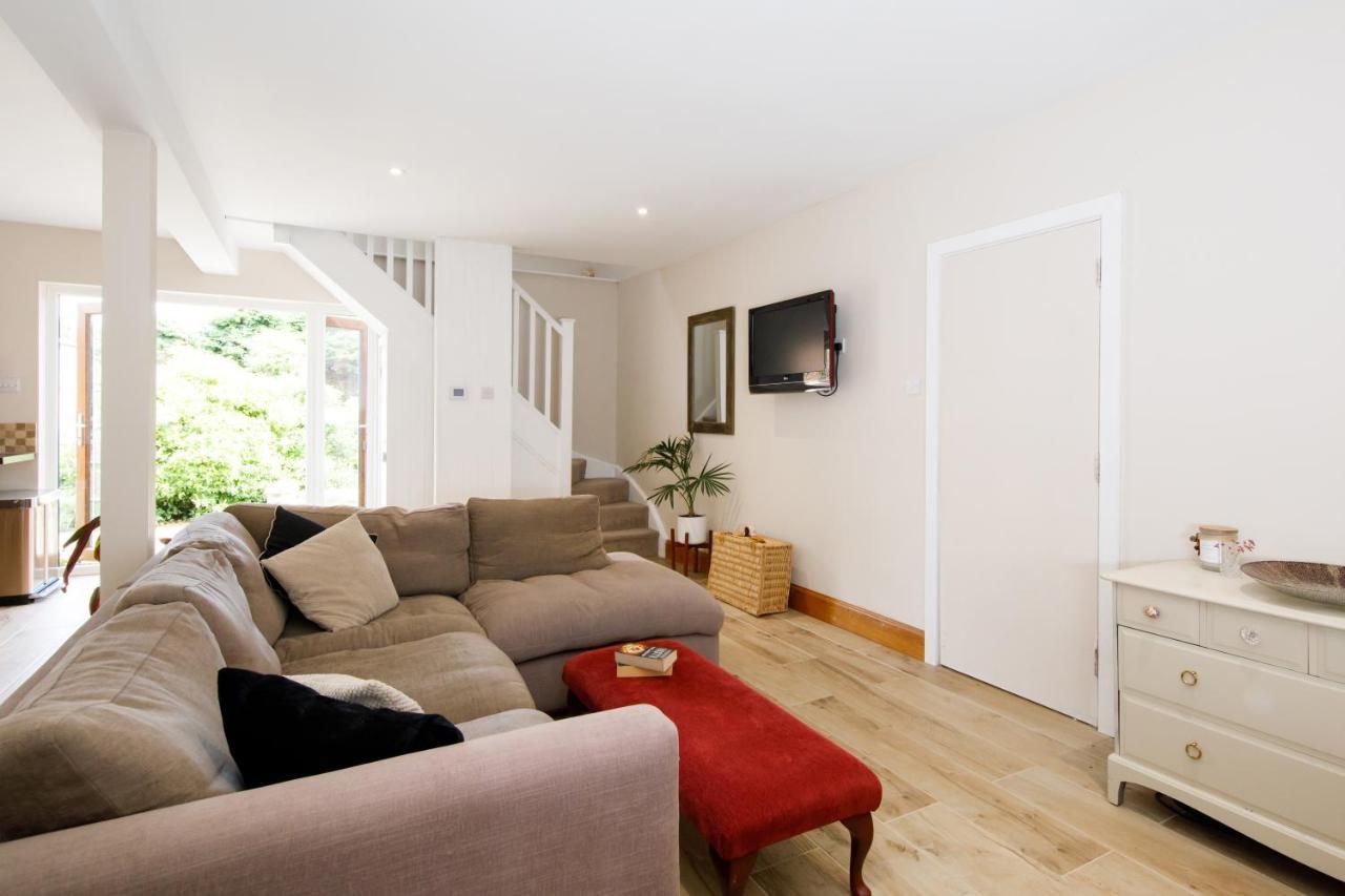 'Orchard Croft Lodge - Chichester', Book-Direct, New Home 1,367 Sq' Ft' , Can Sleep 8 On Request , Split & Link 'Super King' Size Beds, Free Wi-Fi, Sky Tv & Sky Sports, 9 - Minutes From West Wittering Beach, Very Quiet Location, Dog Friendly Esterno foto