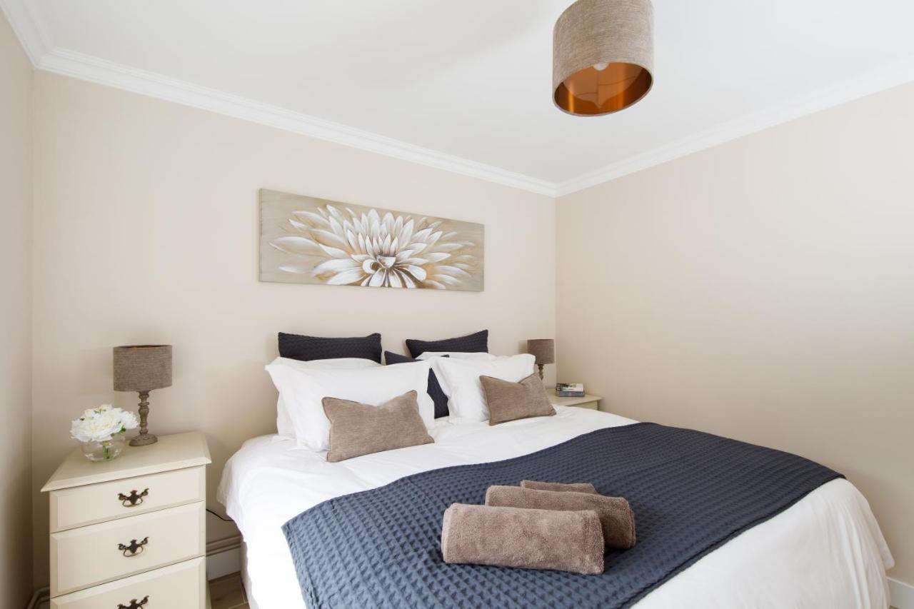 'Orchard Croft Lodge - Chichester', Book-Direct, New Home 1,367 Sq' Ft' , Can Sleep 8 On Request , Split & Link 'Super King' Size Beds, Free Wi-Fi, Sky Tv & Sky Sports, 9 - Minutes From West Wittering Beach, Very Quiet Location, Dog Friendly Esterno foto