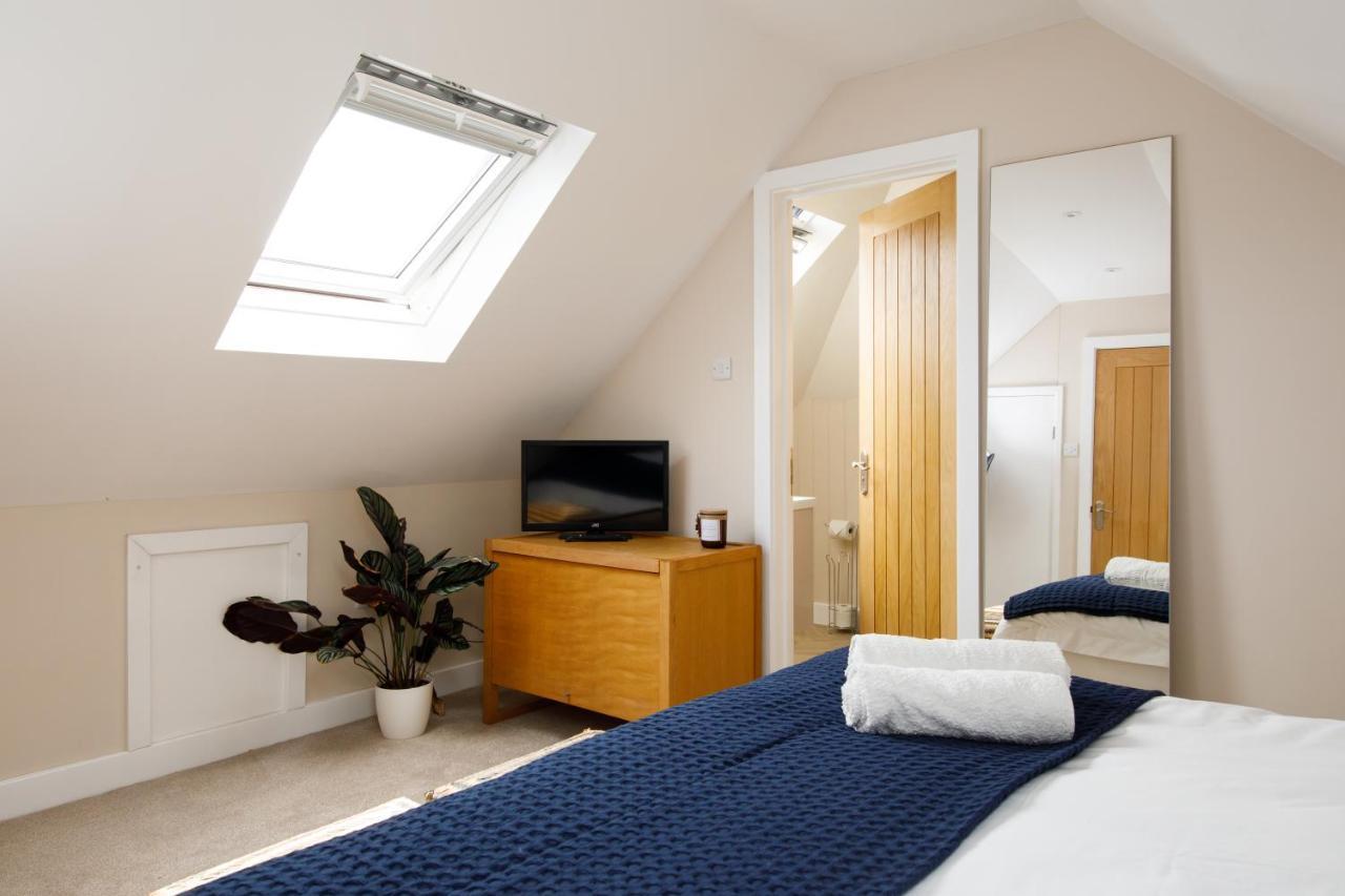 'Orchard Croft Lodge - Chichester', Book-Direct, New Home 1,367 Sq' Ft' , Can Sleep 8 On Request , Split & Link 'Super King' Size Beds, Free Wi-Fi, Sky Tv & Sky Sports, 9 - Minutes From West Wittering Beach, Very Quiet Location, Dog Friendly Esterno foto