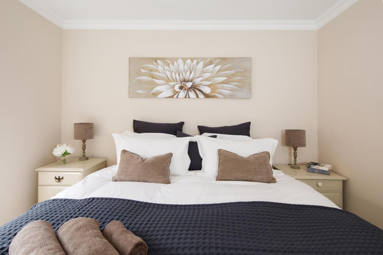 'Orchard Croft Lodge - Chichester', Book-Direct, New Home 1,367 Sq' Ft' , Can Sleep 8 On Request , Split & Link 'Super King' Size Beds, Free Wi-Fi, Sky Tv & Sky Sports, 9 - Minutes From West Wittering Beach, Very Quiet Location, Dog Friendly Esterno foto