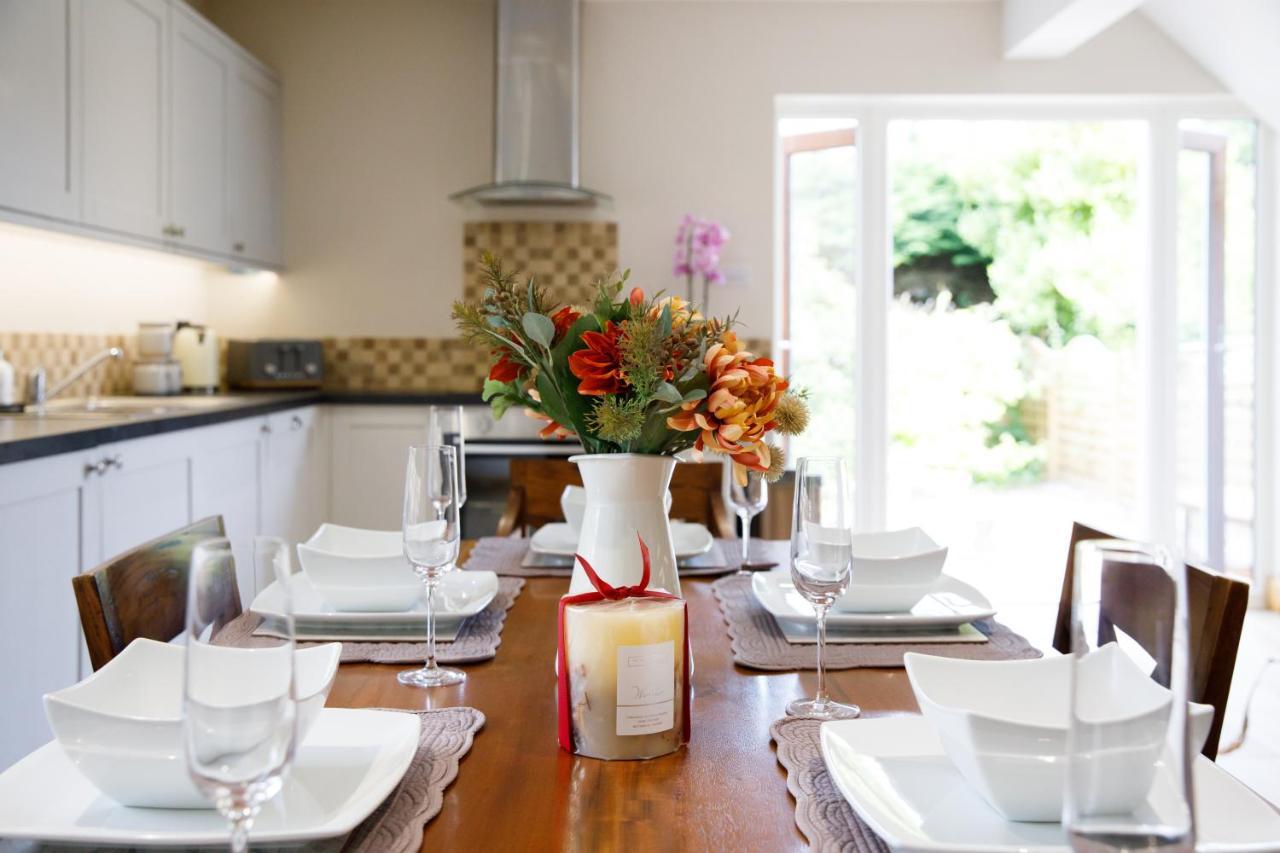 'Orchard Croft Lodge - Chichester', Book-Direct, New Home 1,367 Sq' Ft' , Can Sleep 8 On Request , Split & Link 'Super King' Size Beds, Free Wi-Fi, Sky Tv & Sky Sports, 9 - Minutes From West Wittering Beach, Very Quiet Location, Dog Friendly Esterno foto
