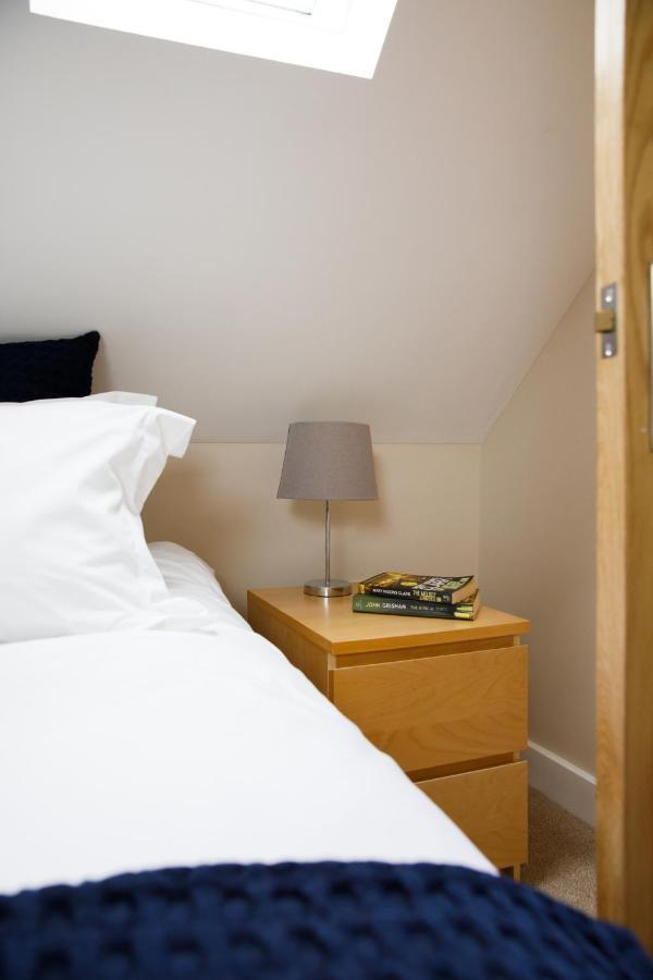 'Orchard Croft Lodge - Chichester', Book-Direct, New Home 1,367 Sq' Ft' , Can Sleep 8 On Request , Split & Link 'Super King' Size Beds, Free Wi-Fi, Sky Tv & Sky Sports, 9 - Minutes From West Wittering Beach, Very Quiet Location, Dog Friendly Esterno foto