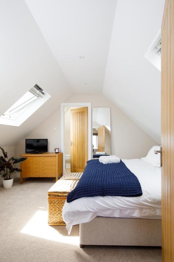'Orchard Croft Lodge - Chichester', Book-Direct, New Home 1,367 Sq' Ft' , Can Sleep 8 On Request , Split & Link 'Super King' Size Beds, Free Wi-Fi, Sky Tv & Sky Sports, 9 - Minutes From West Wittering Beach, Very Quiet Location, Dog Friendly Esterno foto