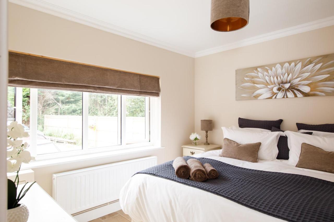 'Orchard Croft Lodge - Chichester', Book-Direct, New Home 1,367 Sq' Ft' , Can Sleep 8 On Request , Split & Link 'Super King' Size Beds, Free Wi-Fi, Sky Tv & Sky Sports, 9 - Minutes From West Wittering Beach, Very Quiet Location, Dog Friendly Esterno foto