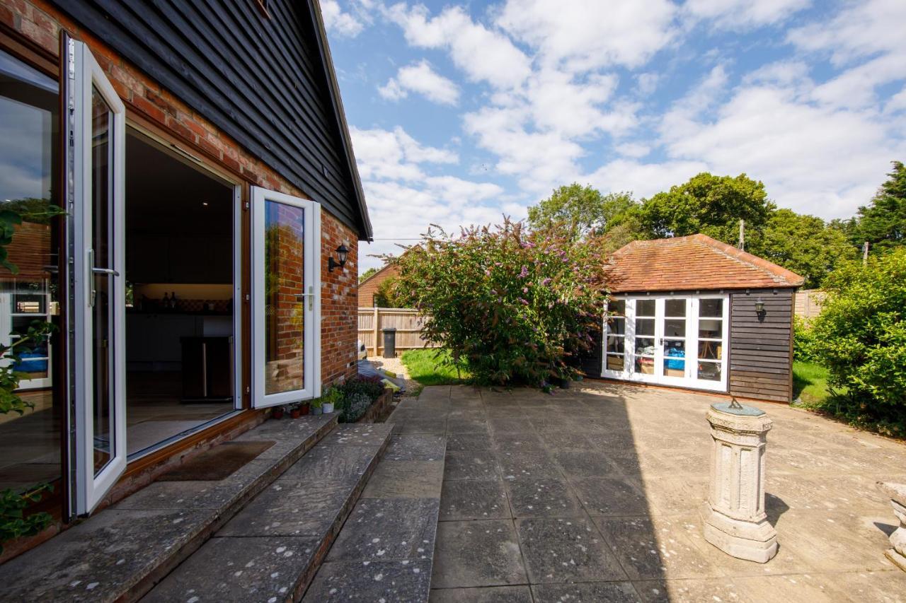 'Orchard Croft Lodge - Chichester', Book-Direct, New Home 1,367 Sq' Ft' , Can Sleep 8 On Request , Split & Link 'Super King' Size Beds, Free Wi-Fi, Sky Tv & Sky Sports, 9 - Minutes From West Wittering Beach, Very Quiet Location, Dog Friendly Esterno foto