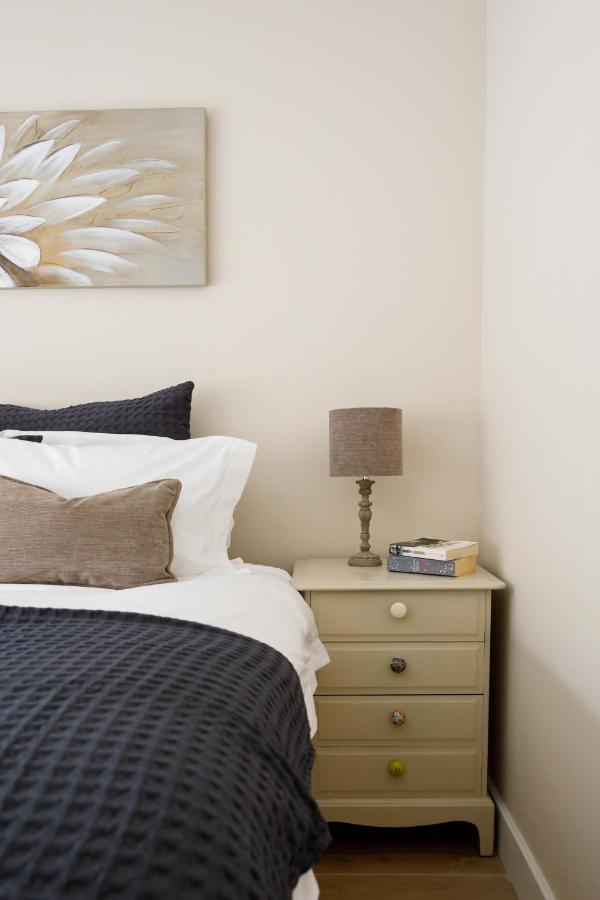'Orchard Croft Lodge - Chichester', Book-Direct, New Home 1,367 Sq' Ft' , Can Sleep 8 On Request , Split & Link 'Super King' Size Beds, Free Wi-Fi, Sky Tv & Sky Sports, 9 - Minutes From West Wittering Beach, Very Quiet Location, Dog Friendly Esterno foto