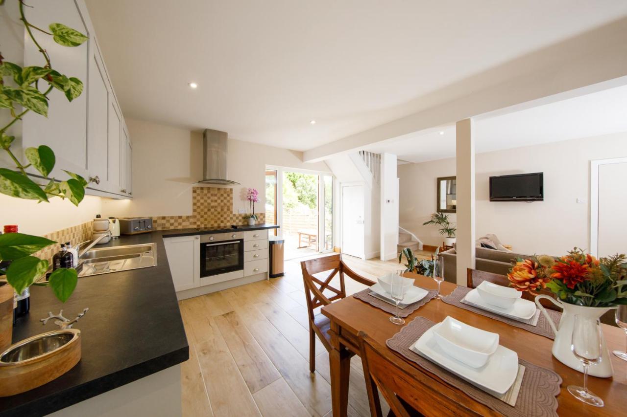 'Orchard Croft Lodge - Chichester', Book-Direct, New Home 1,367 Sq' Ft' , Can Sleep 8 On Request , Split & Link 'Super King' Size Beds, Free Wi-Fi, Sky Tv & Sky Sports, 9 - Minutes From West Wittering Beach, Very Quiet Location, Dog Friendly Esterno foto