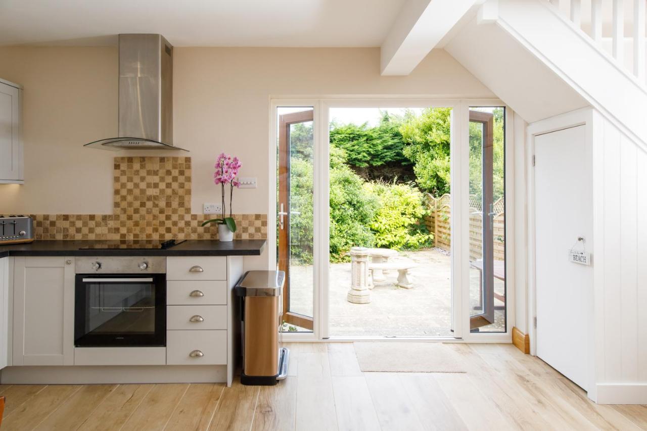 'Orchard Croft Lodge - Chichester', Book-Direct, New Home 1,367 Sq' Ft' , Can Sleep 8 On Request , Split & Link 'Super King' Size Beds, Free Wi-Fi, Sky Tv & Sky Sports, 9 - Minutes From West Wittering Beach, Very Quiet Location, Dog Friendly Esterno foto