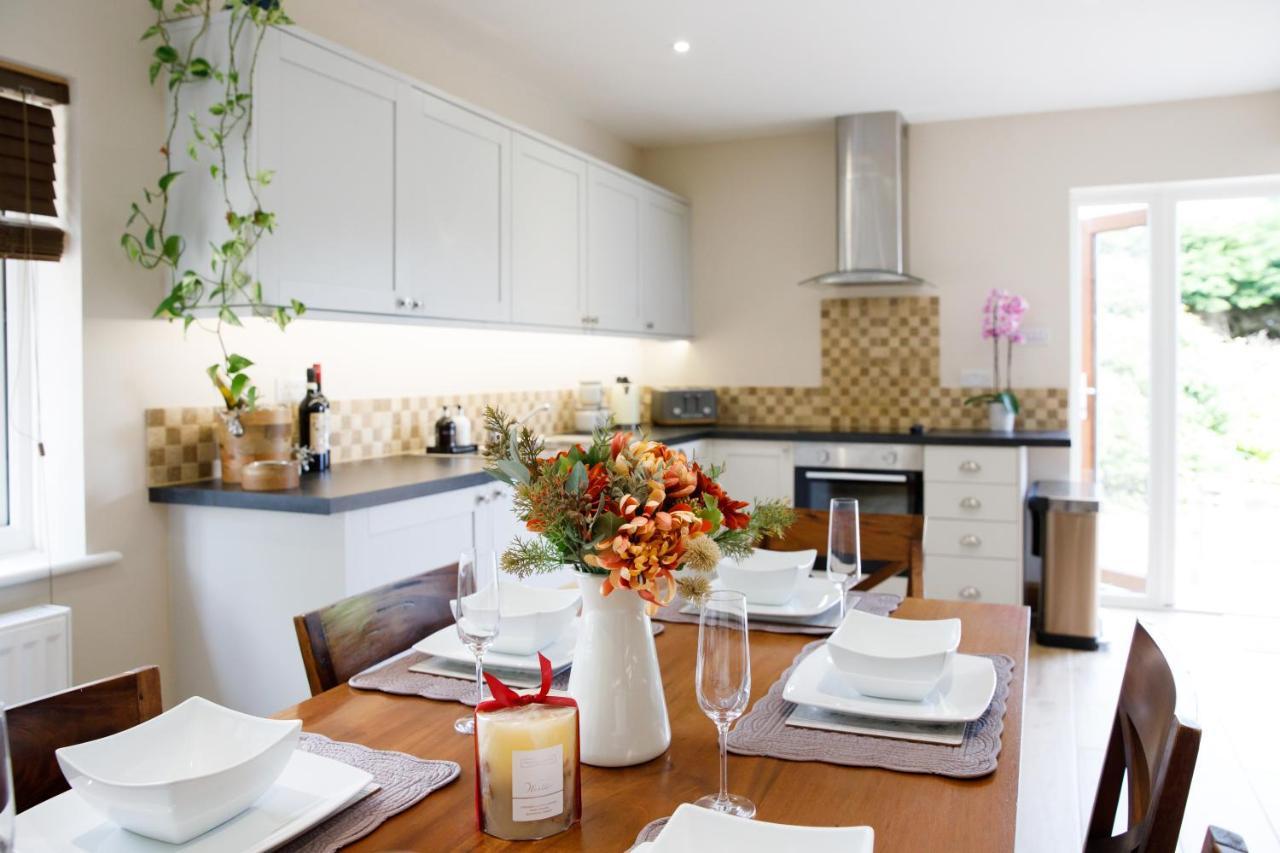 'Orchard Croft Lodge - Chichester', Book-Direct, New Home 1,367 Sq' Ft' , Can Sleep 8 On Request , Split & Link 'Super King' Size Beds, Free Wi-Fi, Sky Tv & Sky Sports, 9 - Minutes From West Wittering Beach, Very Quiet Location, Dog Friendly Esterno foto