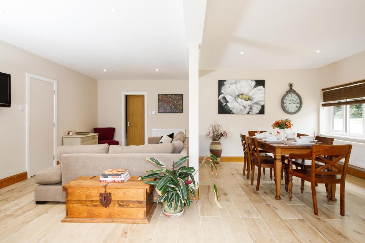 'Orchard Croft Lodge - Chichester', Book-Direct, New Home 1,367 Sq' Ft' , Can Sleep 8 On Request , Split & Link 'Super King' Size Beds, Free Wi-Fi, Sky Tv & Sky Sports, 9 - Minutes From West Wittering Beach, Very Quiet Location, Dog Friendly Esterno foto